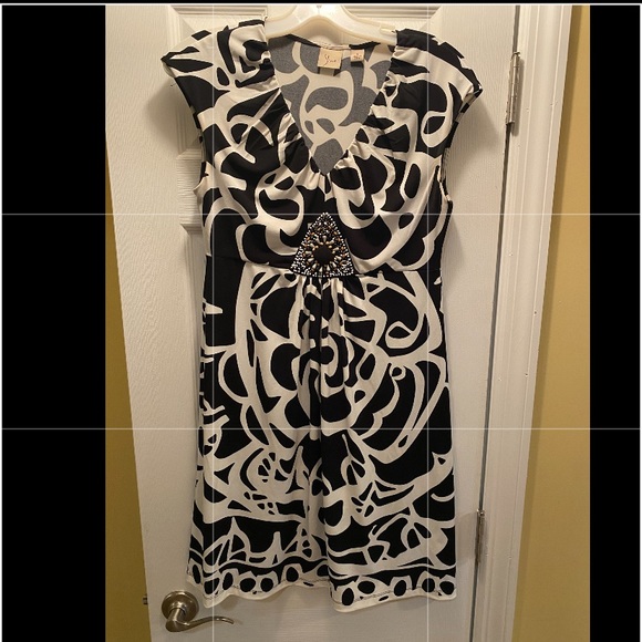 LITTLE BLACK and WHITE DRESS - Picture 2 of 2